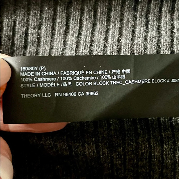 THEORY - Women’s 100 percent cashmere two-tone gray turtleneck sweater - petite - Picture 8 of 9